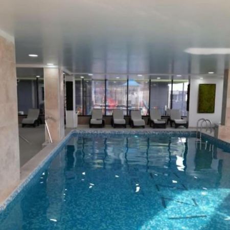 Alezzi Beach Vibe Family Studio With Spa Piscina Interioara Incalzita Sauna Jacuzzi Gym Navodari Dış mekan fotoğraf