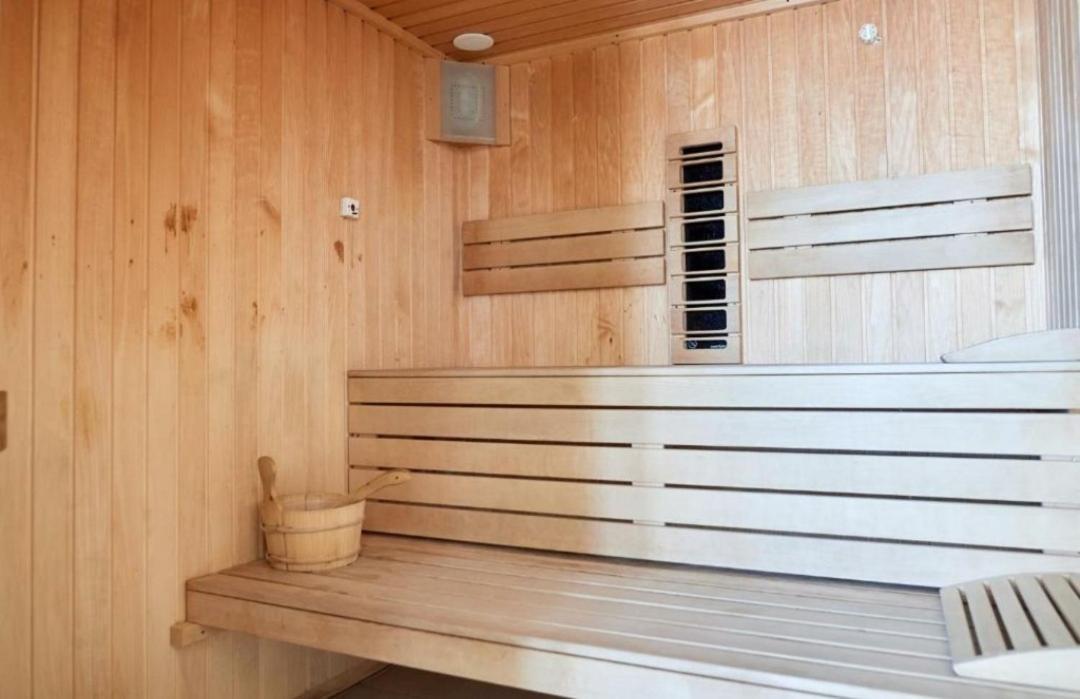 Alezzi Beach Vibe Family Studio With Spa Piscina Interioara Incalzita Sauna Jacuzzi Gym Navodari Dış mekan fotoğraf