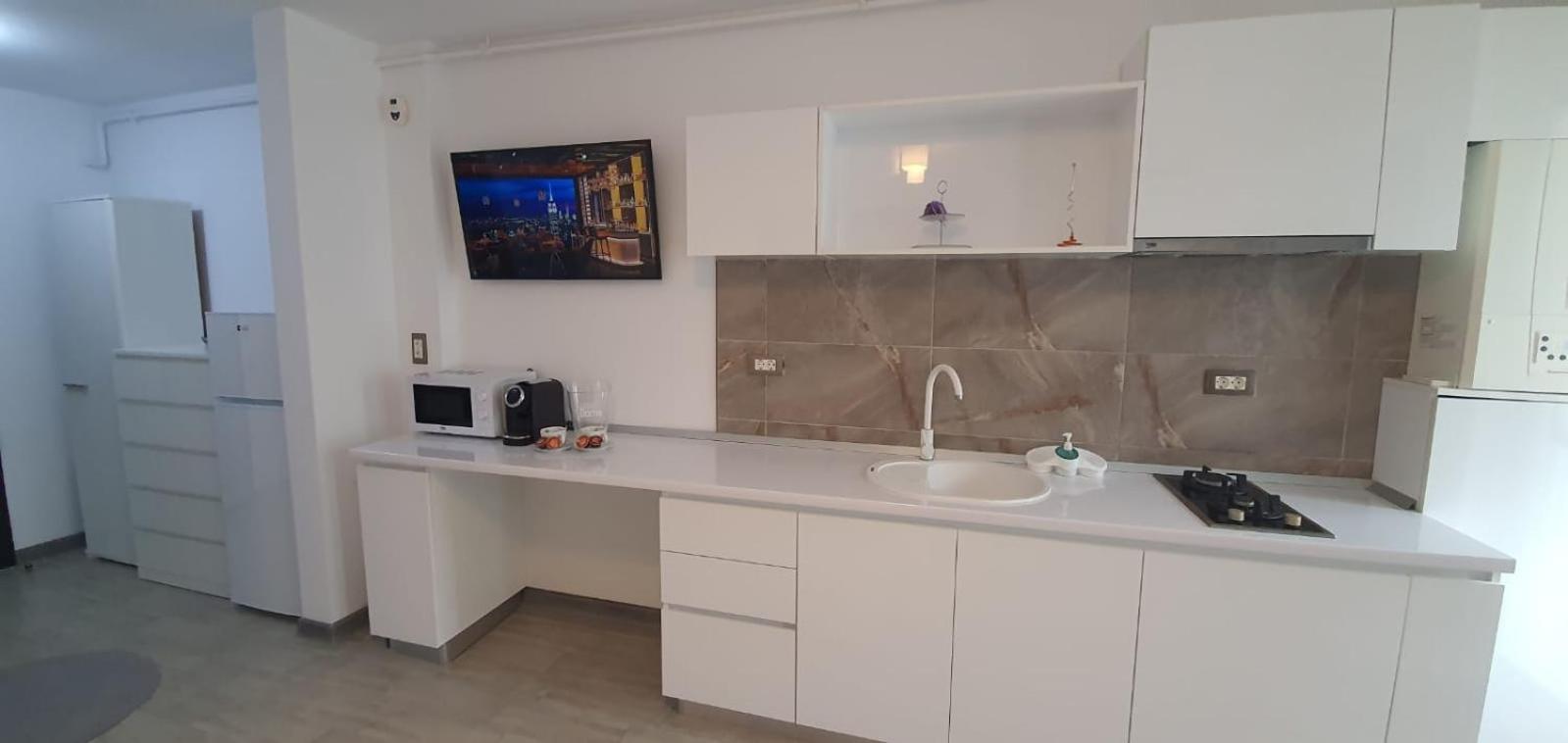 Alezzi Beach Vibe Family Studio With Spa Piscina Interioara Incalzita Sauna Jacuzzi Gym Navodari Dış mekan fotoğraf
